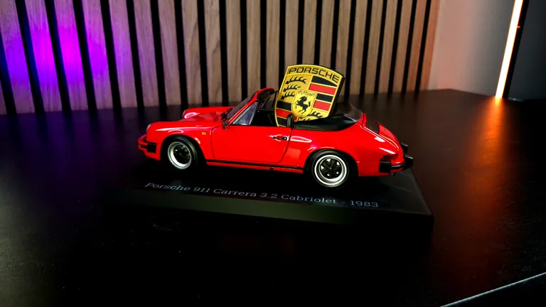 Model car display stand